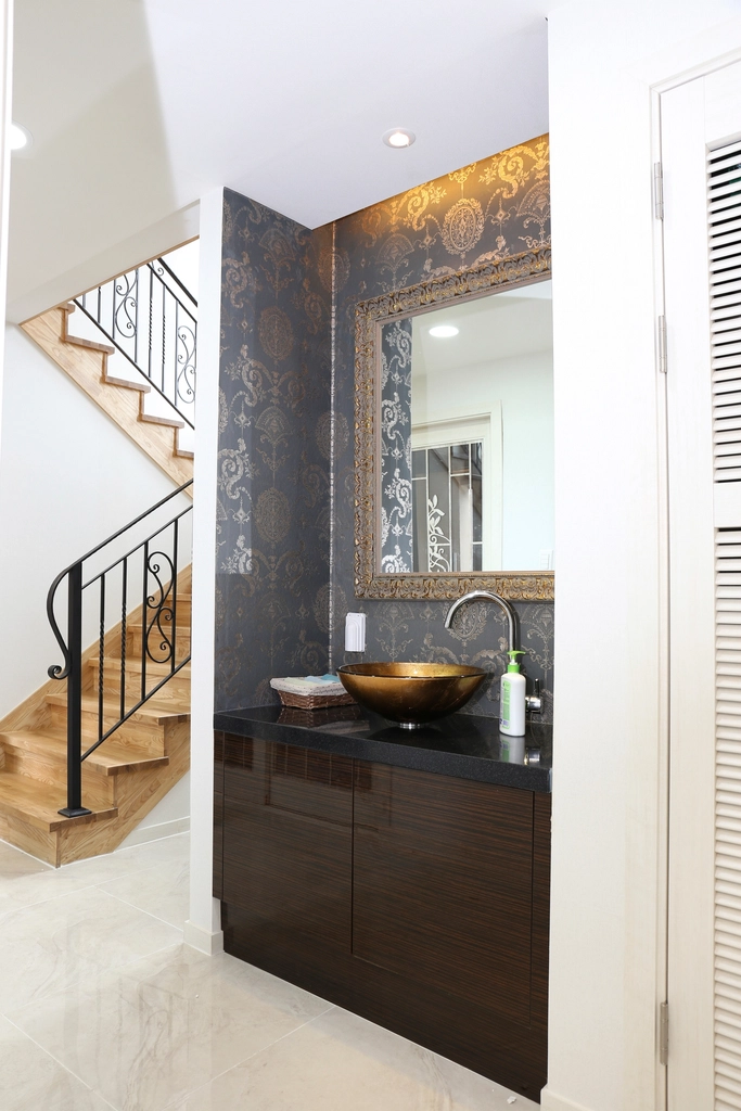 Vanities & storage