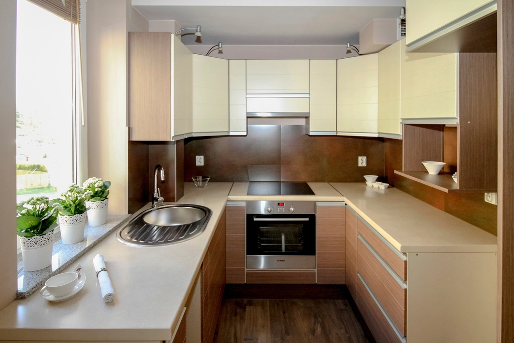 Warm modern U-shape · Matthews