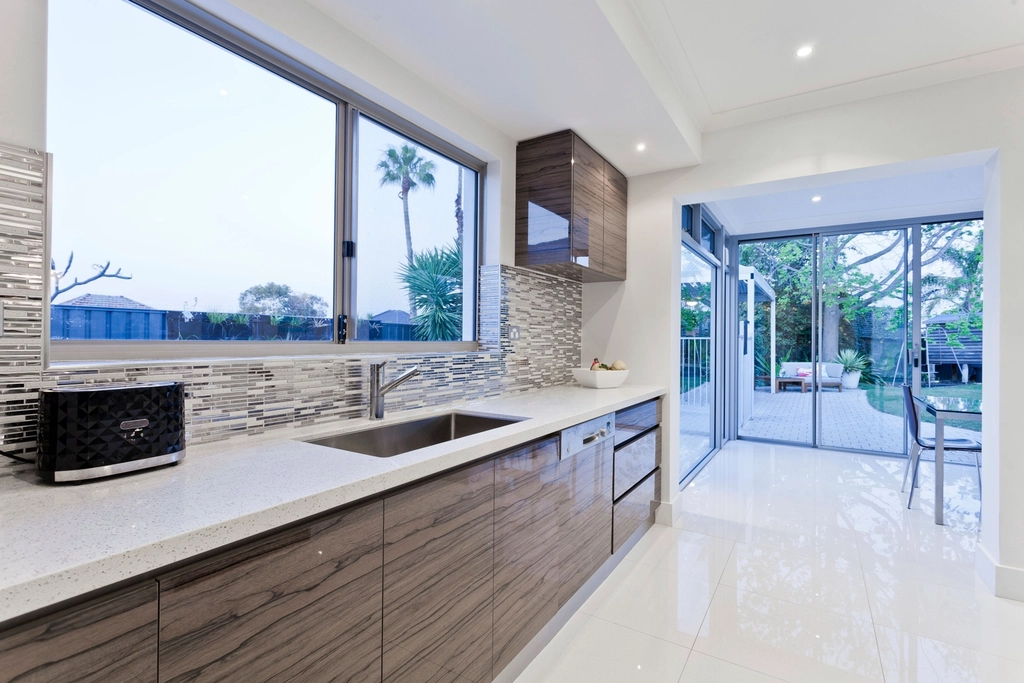 Walnut & quartz · Ballantyne